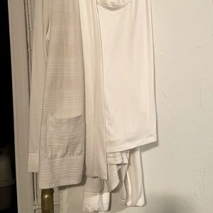 Tank top/jacket set.